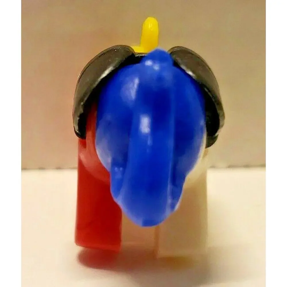 Vintage 1960s Plastic Keychain Puzzle Vending Charm Gumball Machine Elephant NOS